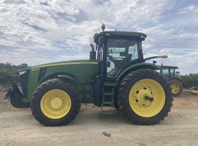 2014 John Deere 8245R
