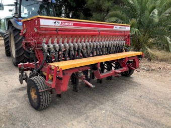 Duncan Mk 3 23row Seeder,pasture harrows,Bison Tyre Roller