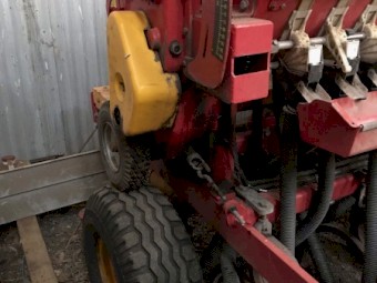 Duncan Mk 3 23row Seeder,pasture harrows,Bison Tyre Roller