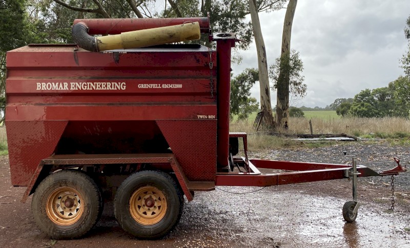 Bromar 50 Bag Feeder with Scales