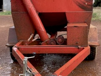 Bromar 50 Bag Feeder with Scales