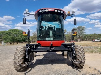 CaseIH WD2303 & 30'DH302