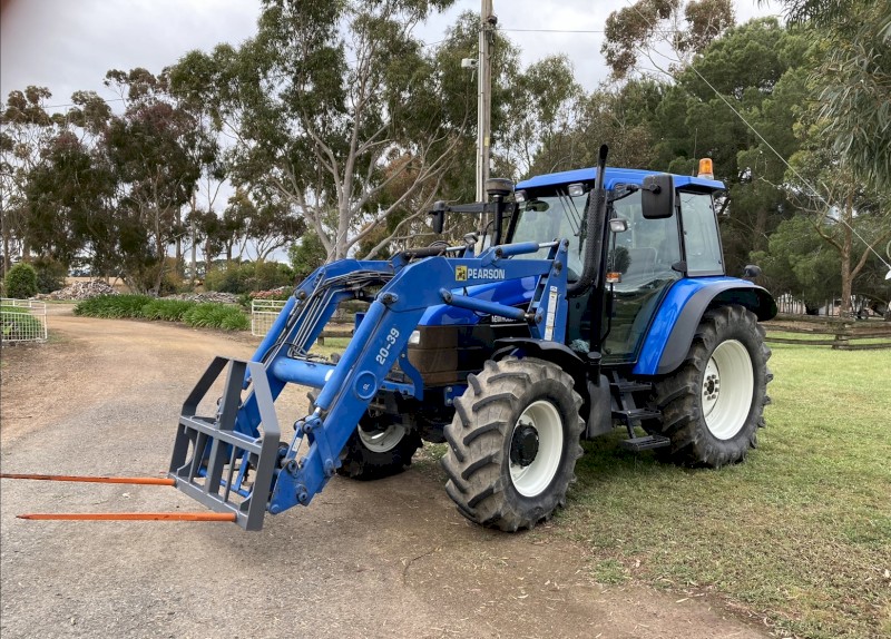 2003 New Holland TS115 Tractor