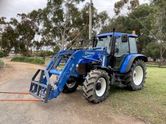 2003 New Holland TS115 Tractor