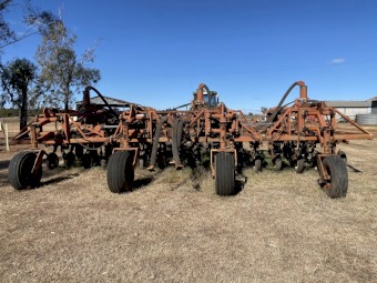 Gyral Parallelogram Air seeder