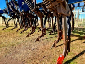 Agrowdrill coil tyne seeder