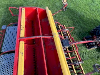 Vaderstad Rapid 400C Super XL Disc Seed Drill