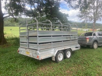 Box trailer with cage and stock crate tandem axle 3200 GVM 12*6