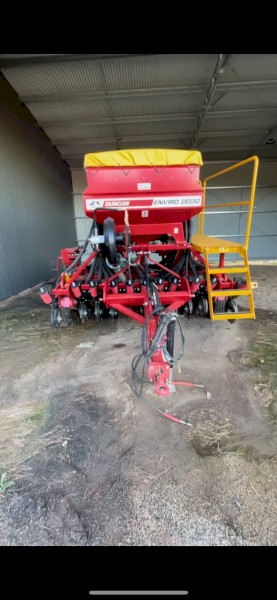 Duncan 30 Trailing Disc Seeder