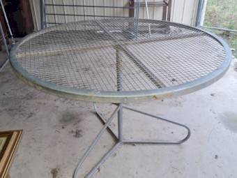 Round metal wool table