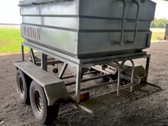 Paton Grain Sheep Feeder