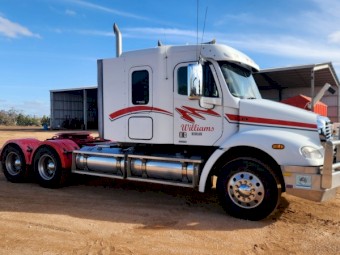 2006 Freightliner Columbia CAT C12 Prime Mover