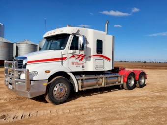 2006 Freightliner Columbia CAT C12 Prime Mover