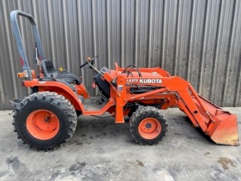 2003 Kubota B7500 4x4 Tractor W/Loader