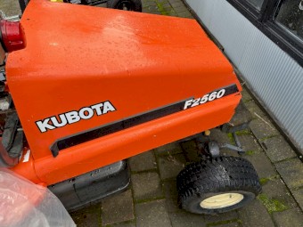 Kubota F2560 front mount deck mower 72