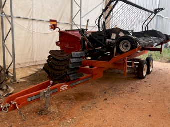 Case IH 2016 Pick Up Front with Trailer