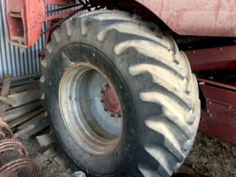 Second-hand 24.5-32 tyres