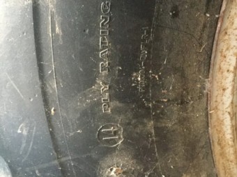 Second-hand 24.5-32 tyres