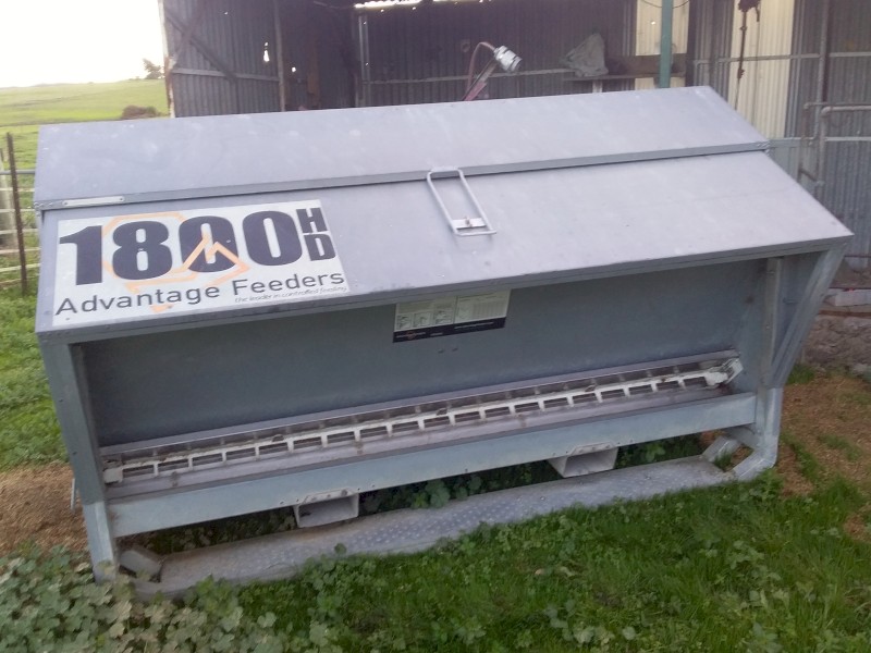 1800HD ADVANTAGE SHEEP LICK FEEDER 2019 MANUFACTURE