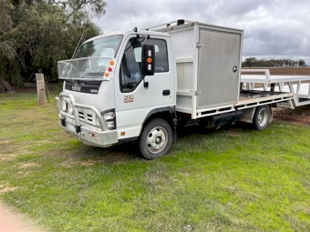 Isuzu Truck and Horse Gooseneck 
