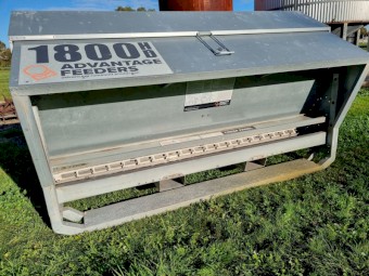 1800HD Advantage Sheep Lick Feeder (with lamb creep panels)