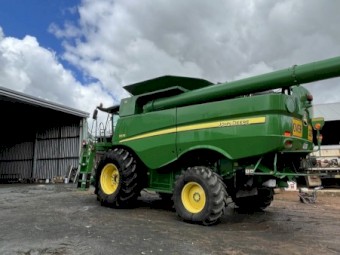 2015 John Deere S670 Combine and 635D Front and Trailer