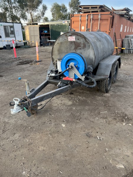 Red dog 2000L mobile fuel tank