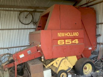 New Holland 654 Round baler