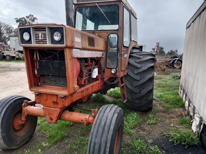 International 1066 draw bar tractor 