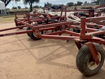 Morris Concept 2000 & 7130 2 bin Air Cart