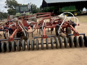 Morris Concept 2000 & 7130 2 bin Air Cart