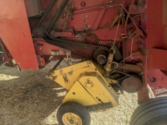 New Holland 648 Round Baler