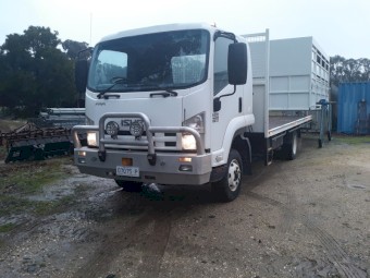 2009 Isuzu FRR 600 Cattle/Horse Truck