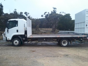 2009 Isuzu FRR 600 Cattle/Horse Truck