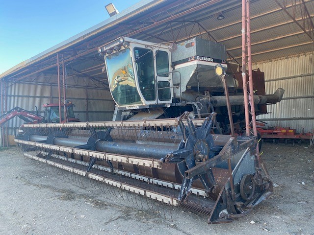 1980 Gleaner L2 Header with 24ft front