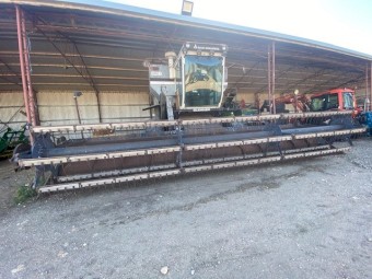 1980 Gleaner L2 Header with 24ft front
