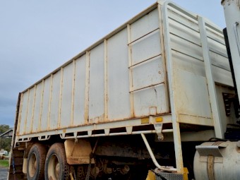 21ft Nixon's tipping tray with bin Inc all hydraulics and controls