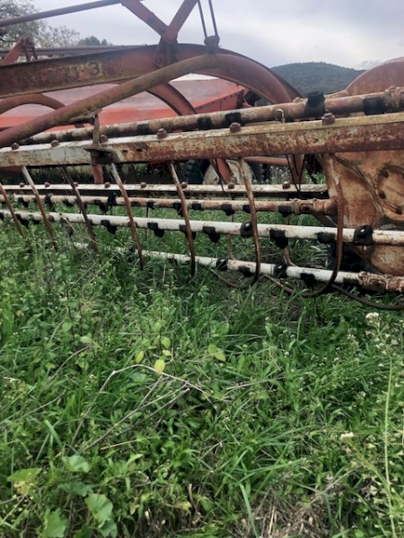 Old IH A21-3 rollarbar rake