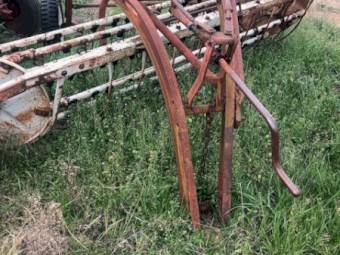 Old IH A21-3 rollarbar rake