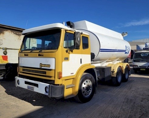 2000 International Acco Water Truck with 15,000 litre stainless steel tank