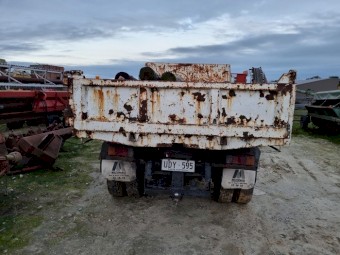 Toyota Dyna Tip Truck