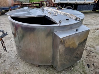 Round Stainless Steel Milk Vat - 1800 Litres