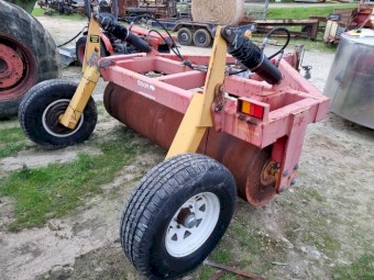 Bison Trailing Roller
