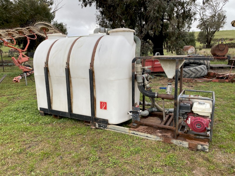4000 litre  tank and and pump and mixer