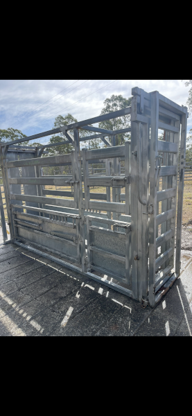 Cattle crush HD galv with vet access plus arrow head holder parallel squeeze  FREE delivery SEQld /NNSW