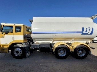2000 International Acco Water Truck with 15,000 litre stainless steel tank