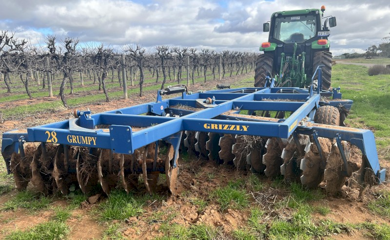 2020 Grizzly 28 Plate Grumpy Trailing Plough