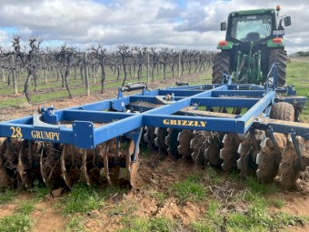 2020 Grizzly 28 Plate Grumpy Trailing Plough
