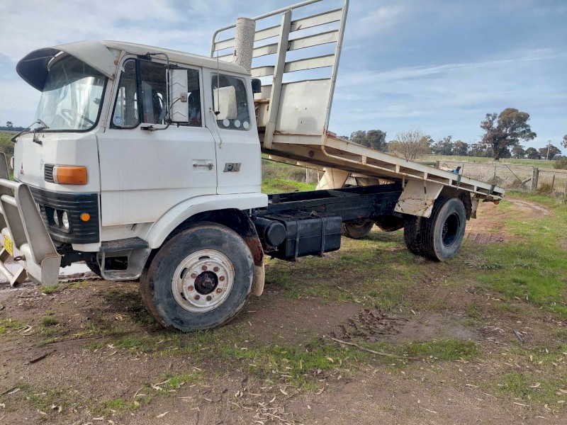 Mitsubishi FM 215 tipper