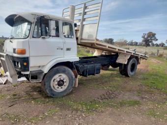 Mitsubishi FM 215 tipper